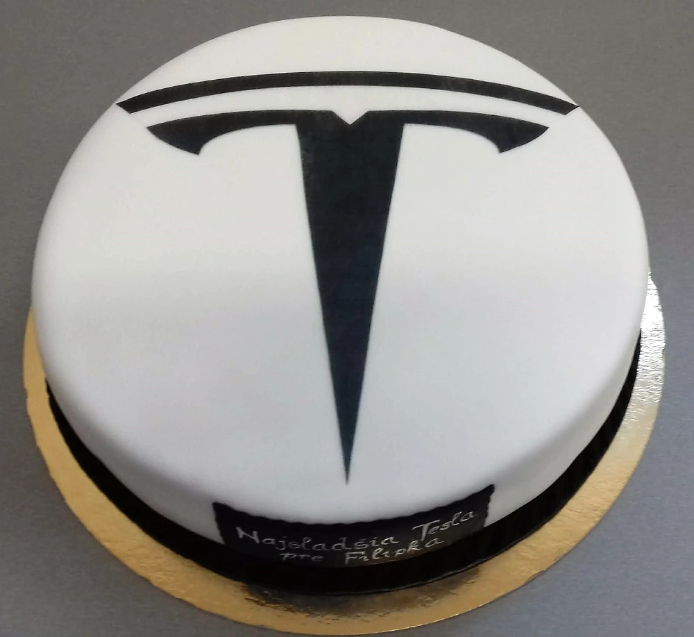 Torta auto Tesla